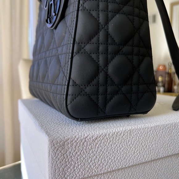 Lady Dior Handbag - Picture 4 of 14